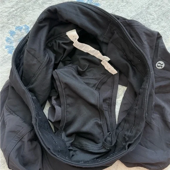 Lululemon Run Times Short II *4" Black (First Release) *Flawed - Picture 11 of 14